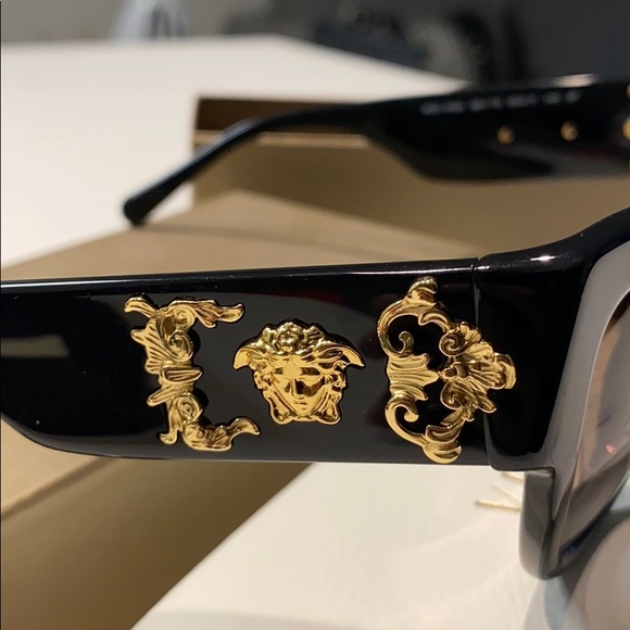 AUTHENTIC VERSACE POLARIZED Sunglasses - Picture 2 of 7